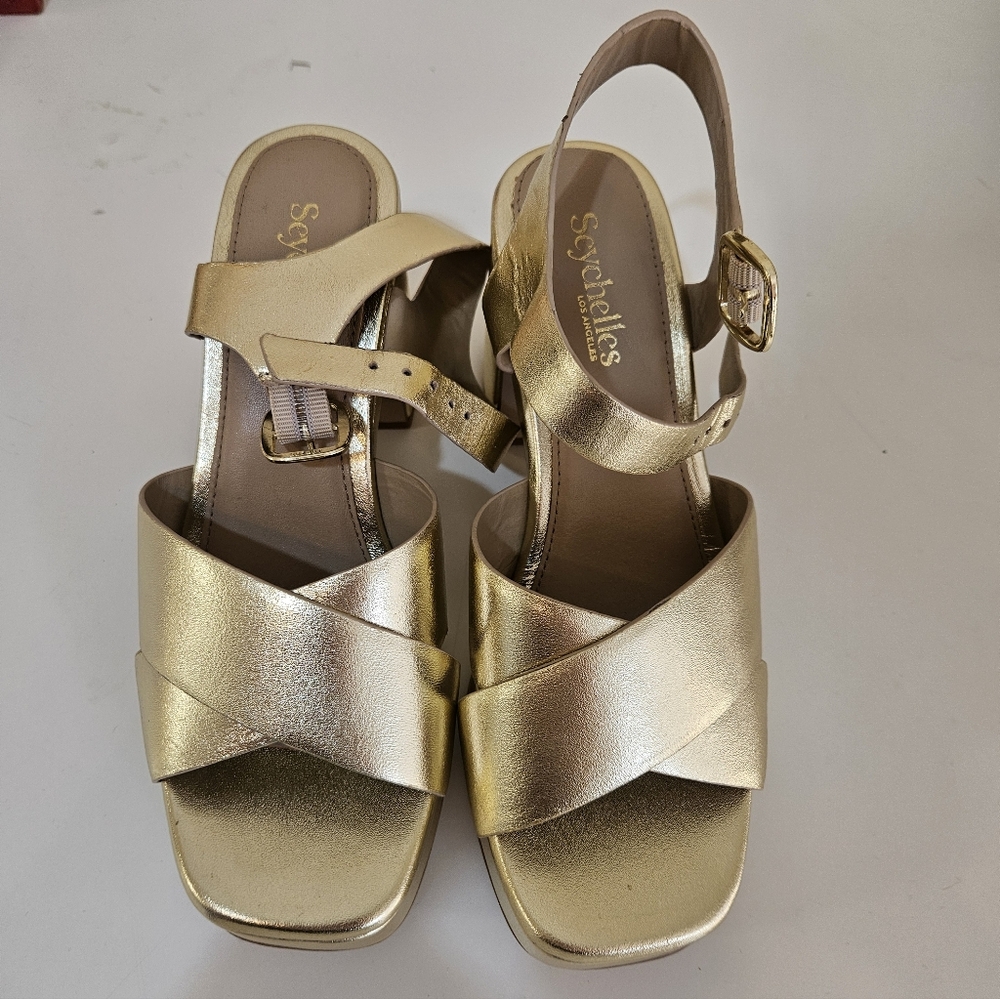 NWOT Seychelles Gold Strappy Sandals